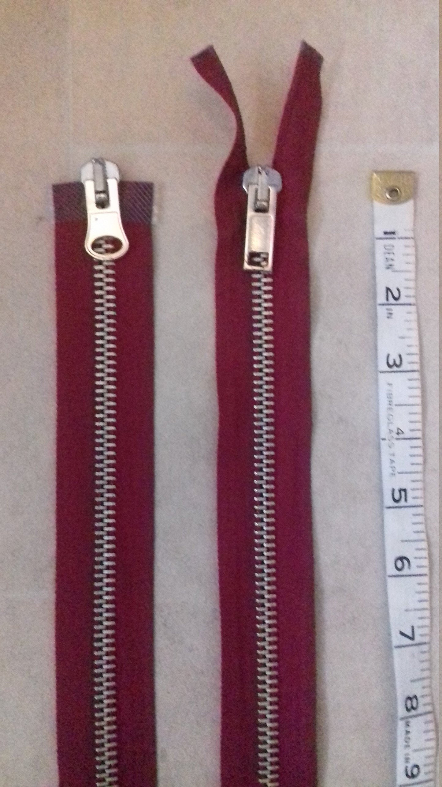 Deep raspberry zip red/burgundy very chunky heavy pale gold metal 23.5 inch (59.5cm) double ended Size 5