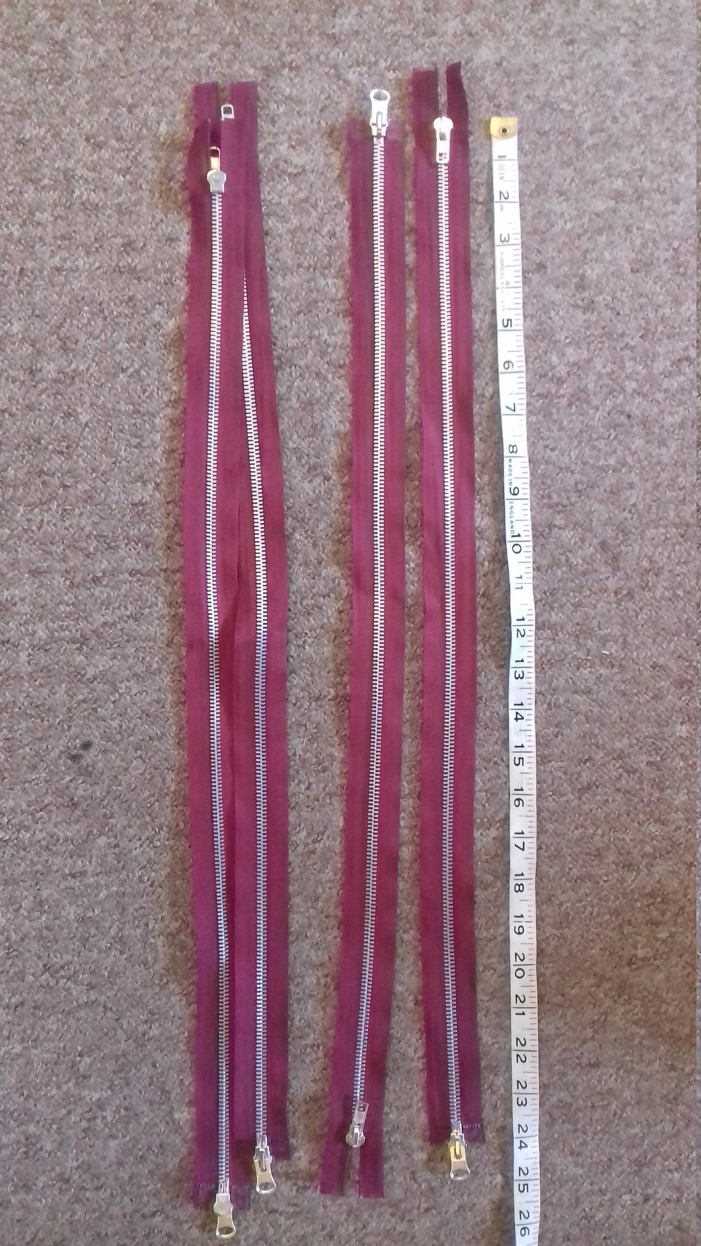 Deep raspberry red/burgundy zip chunky heavy silver metal 23.5 inch (59.5cm) double ended Size 8