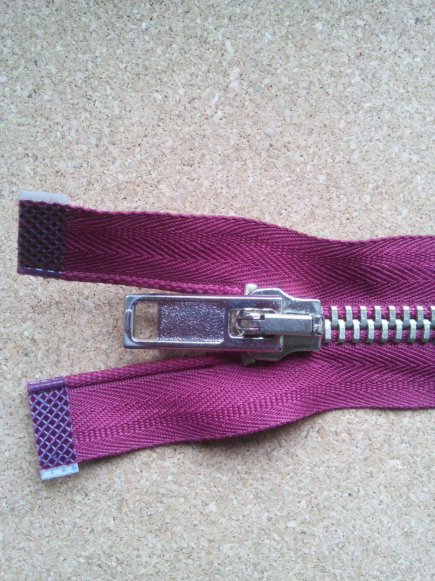 Deep raspberry zip red/burgundy very chunky heavy 23.5 inch separating zip pale gold (59.5cm) open ended Size 5
