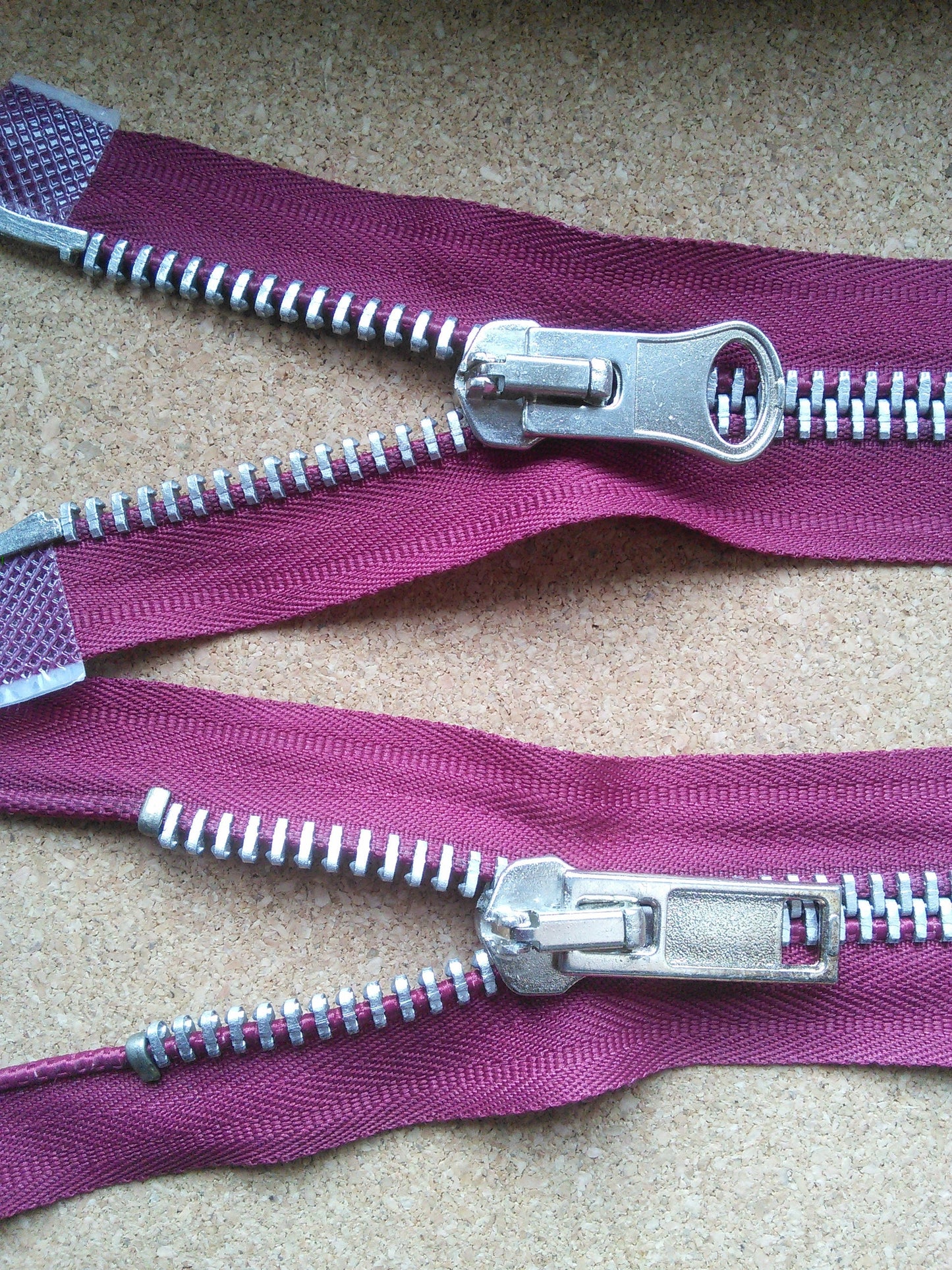 Deep raspberry zip red/burgundy very chunky heavy silver metal 23.5 inch (59.5cm) double ended Size 5