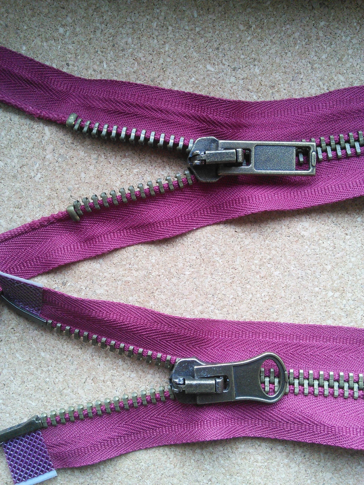 Deep raspberry zip red/burgundy very chunky heavy antique brass metal 23.5 inch (59.5cm) double ended Size 8