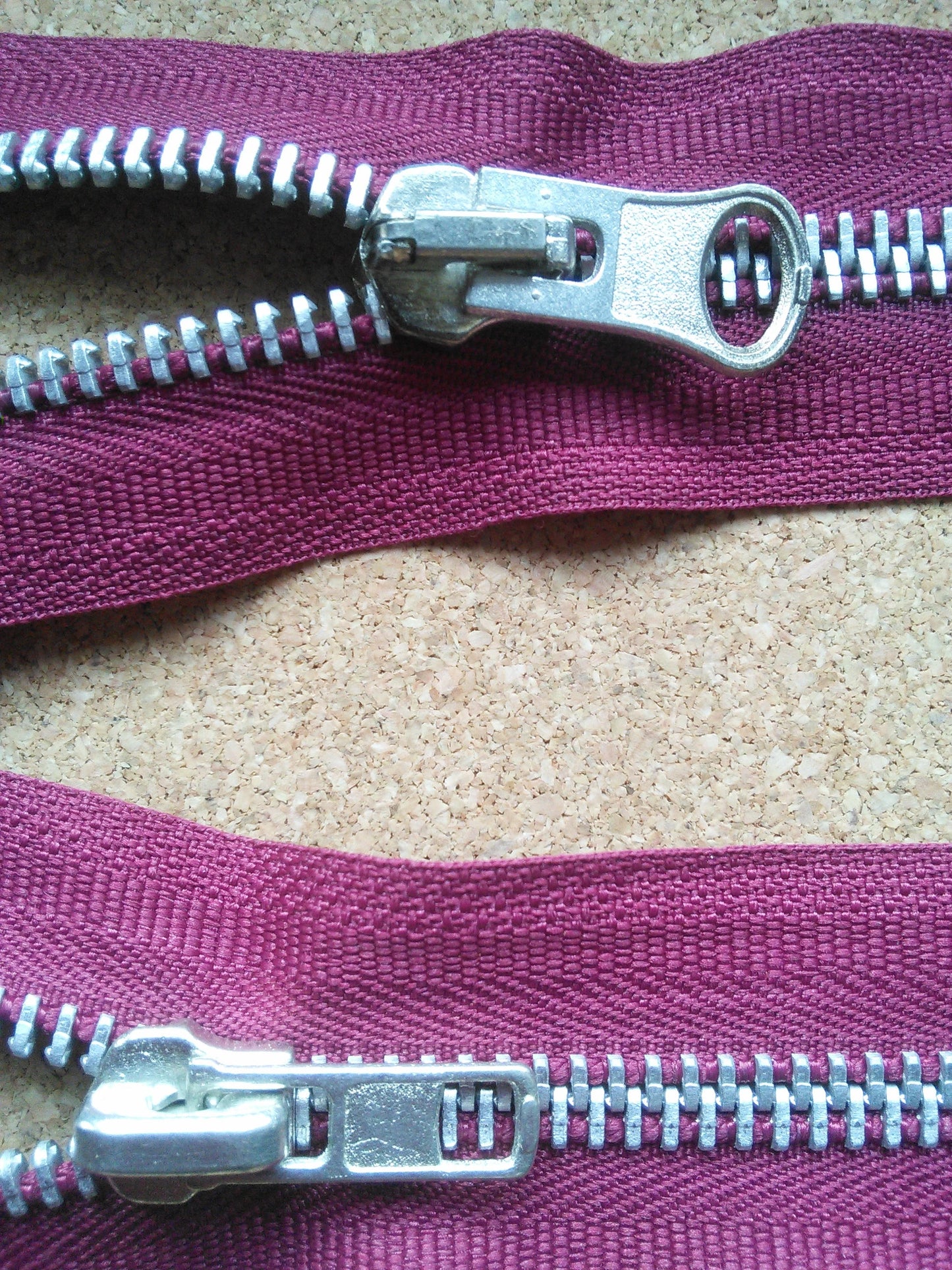 Deep raspberry red/burgundy zip chunky heavy silver metal 23.5 inch (59.5cm) double ended Size 8