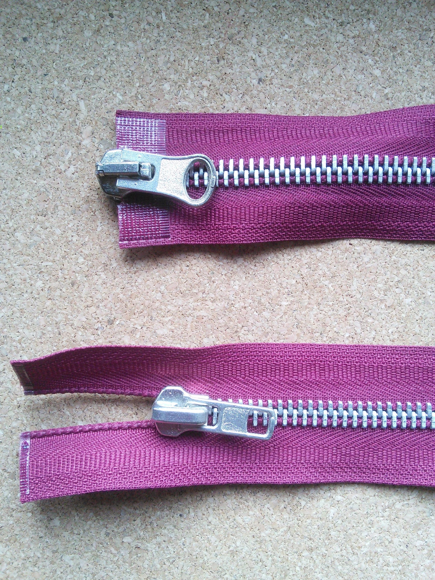 Deep raspberry red/burgundy zip chunky heavy silver metal 23.5 inch (59.5cm) double ended Size 8