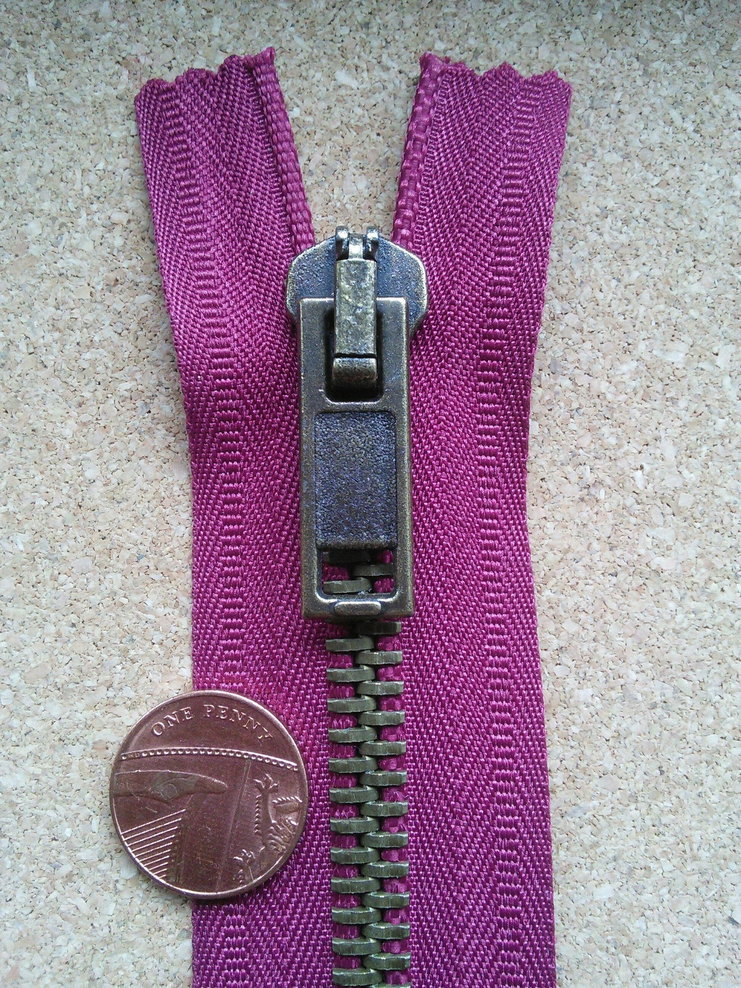 Deep raspberry zip red/burgundy very chunky heavy antique brass metal 6 inch (15cm) closed end Size 8