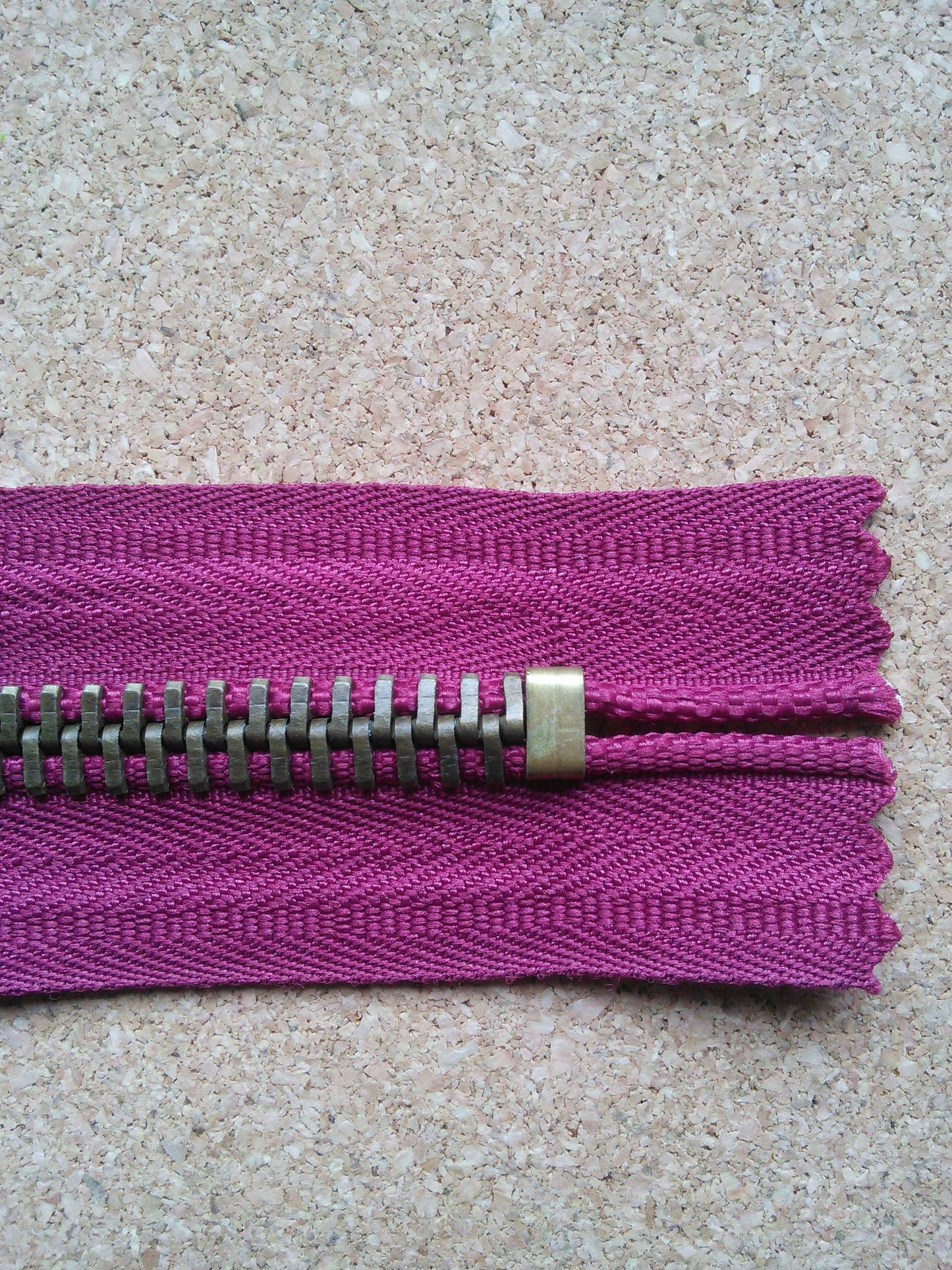 Deep raspberry zip red/burgundy very chunky heavy antique brass metal 6 inch (15cm) closed end Size 8