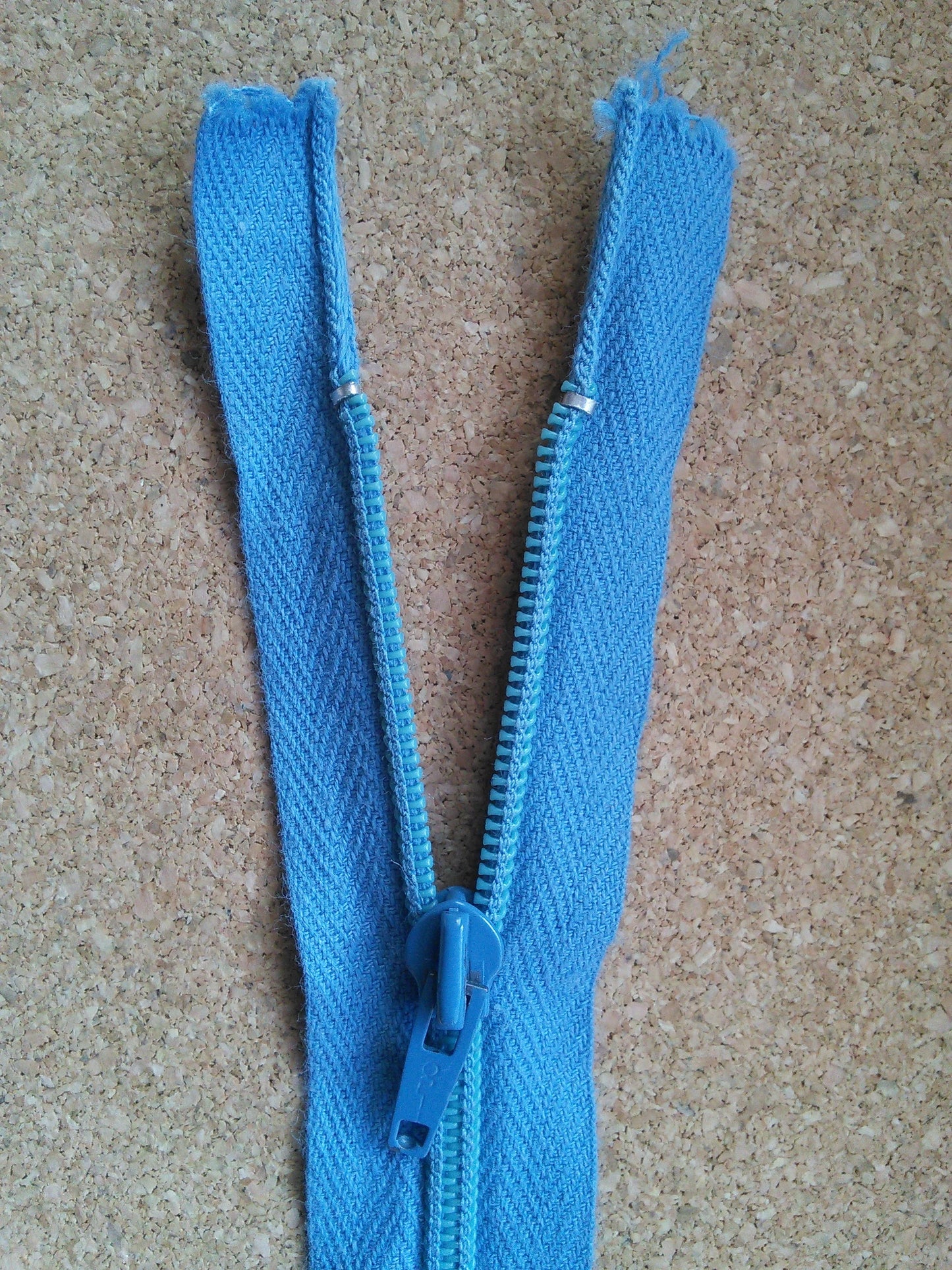 Sky Blue zip 17.5 inch (44.5cm) nylon closed end metal tip