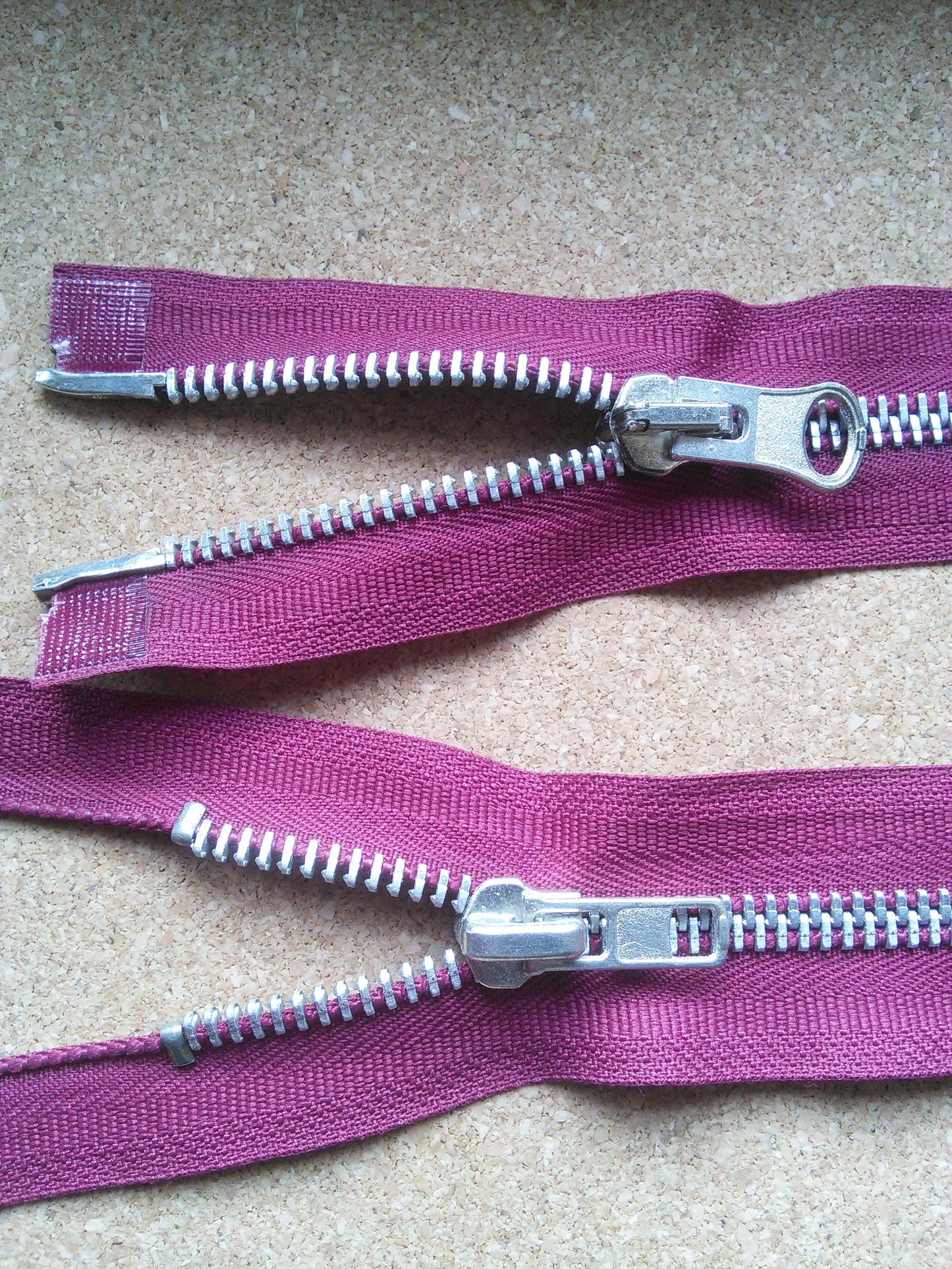 Deep raspberry red/burgundy zip chunky heavy silver metal 23.5 inch (59.5cm) double ended Size 8