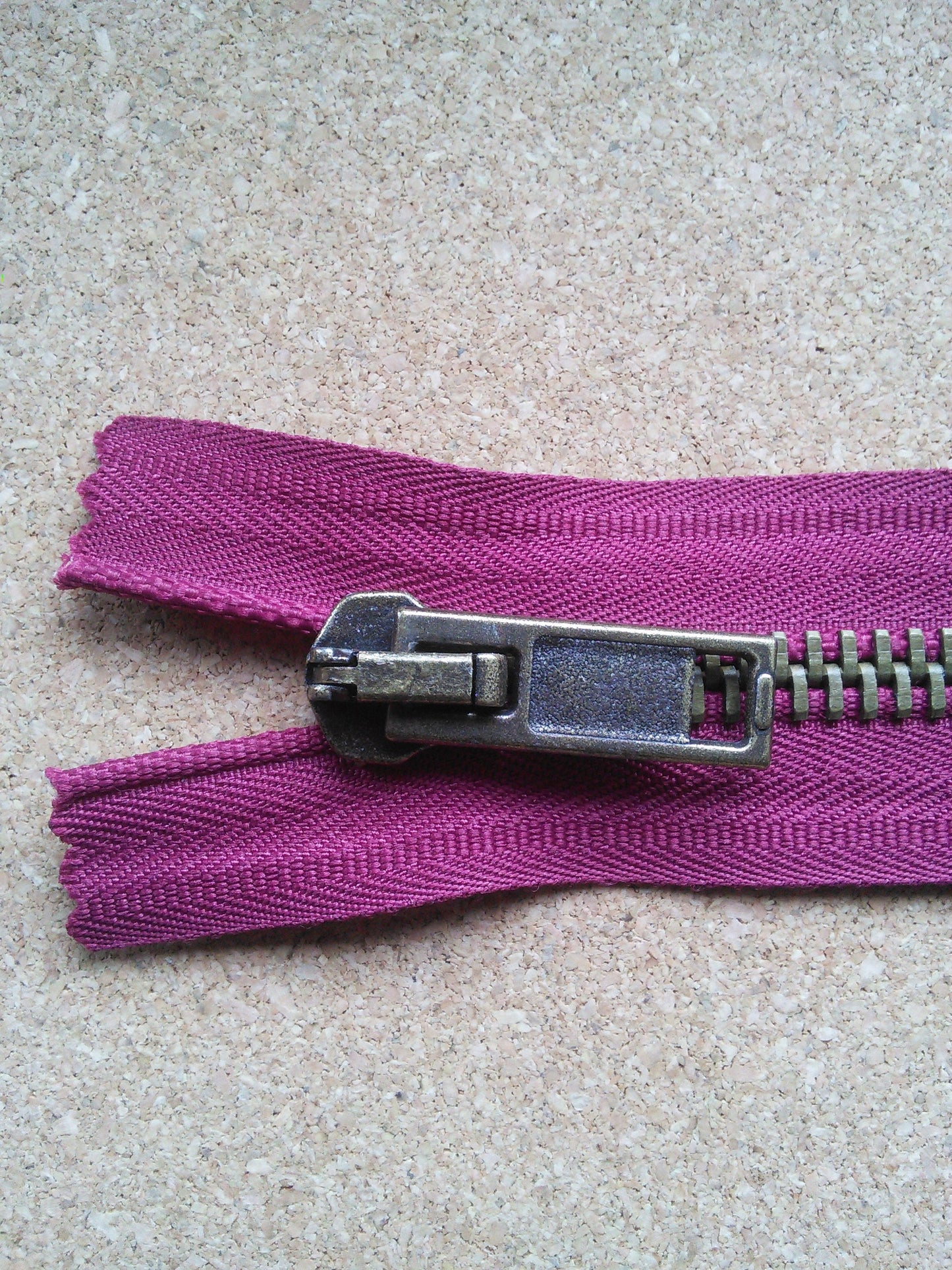 Deep raspberry zip red/burgundy very chunky heavy antique brass metal 6 inch (15cm) closed end Size 8