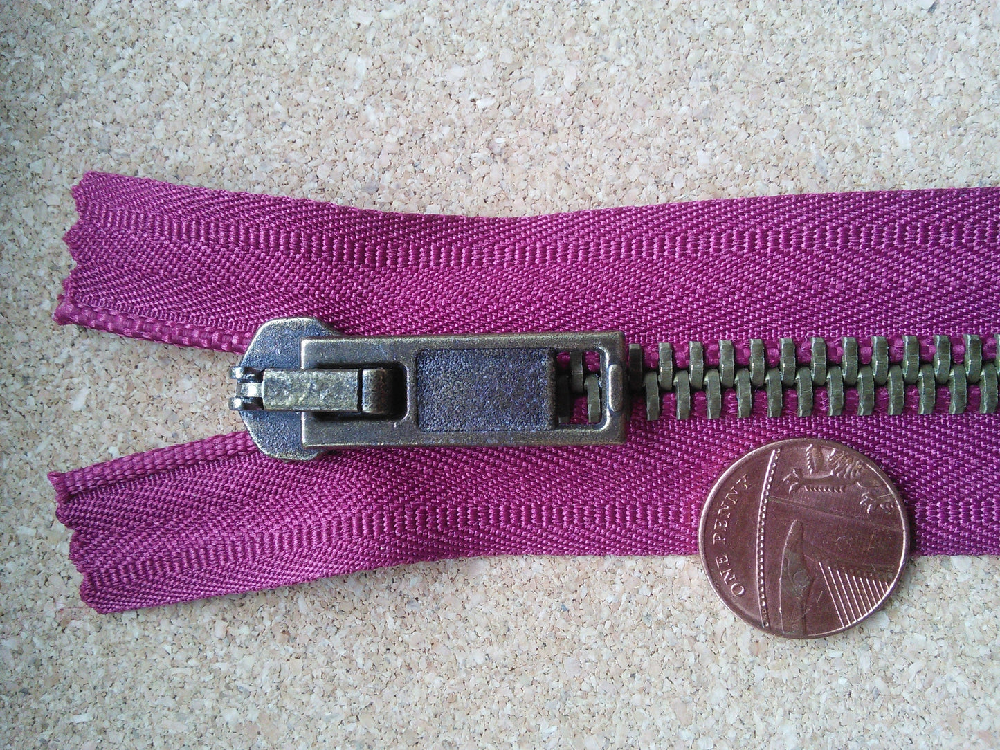 Deep raspberry zip red/burgundy very chunky heavy antique brass metal 6 inch (15cm) closed end Size 8
