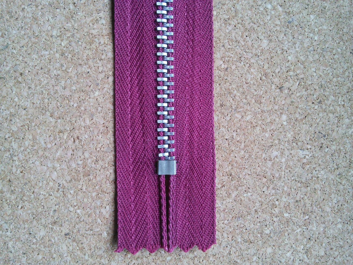 Deep raspberry zip red/burgundy large silver metal 6 inch (15cm) closed end Size 4.5
