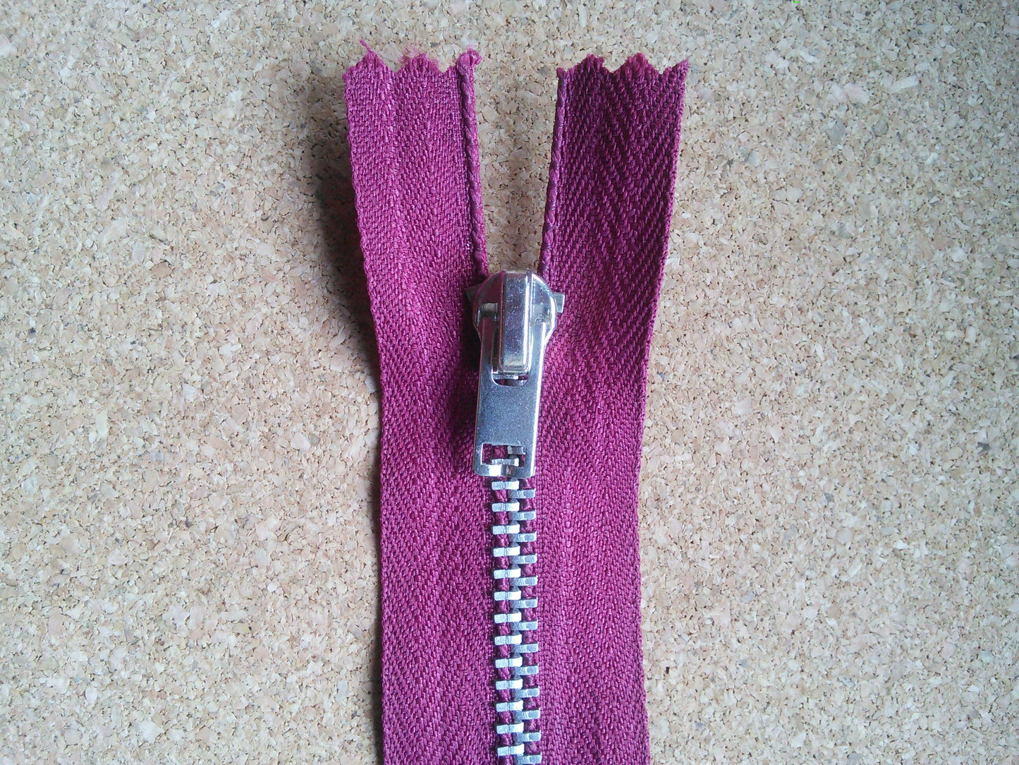 Deep raspberry zip red/burgundy large silver metal 6 inch (15cm) closed end Size 4.5