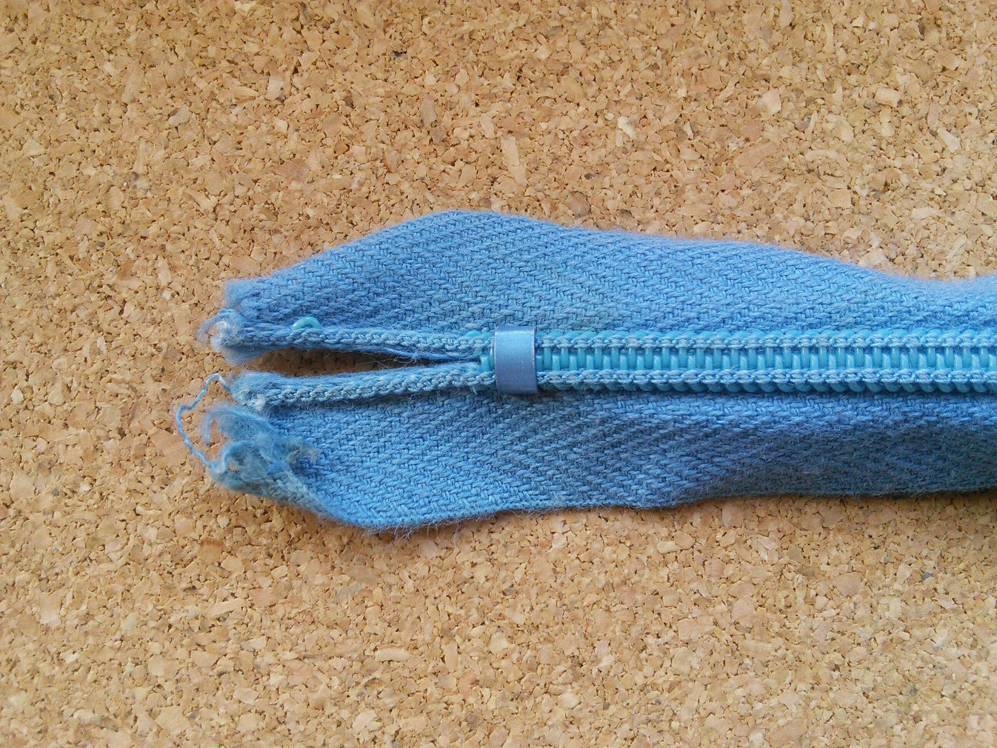 Sky Blue zip 17.5 inch (44.5cm) nylon closed end metal tip