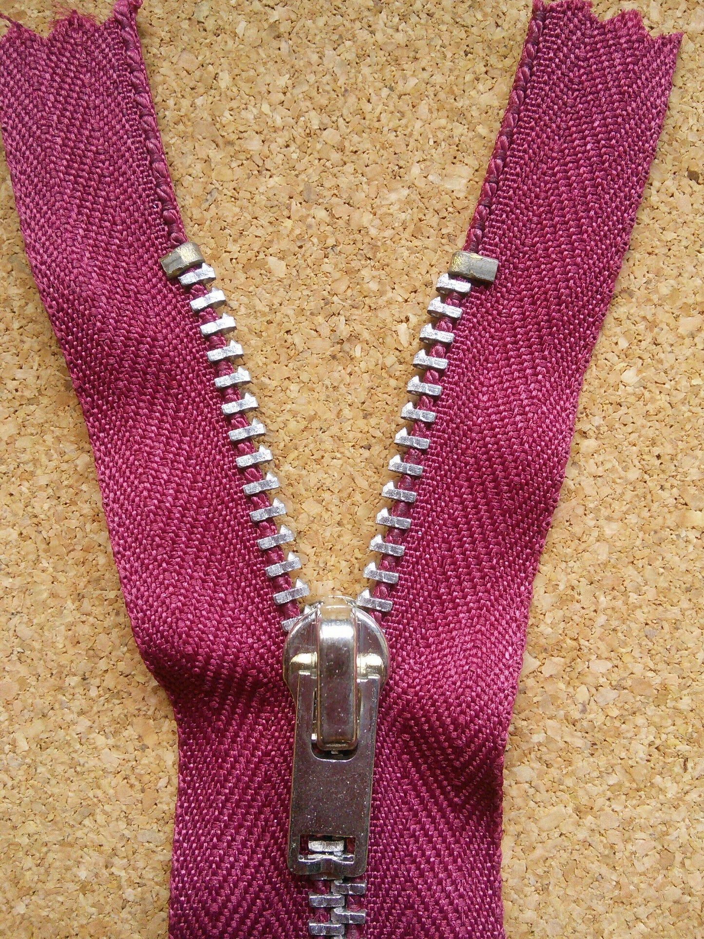 Deep raspberry zip red/burgundy large silver metal 6 inch (15cm) closed end Size 4.5