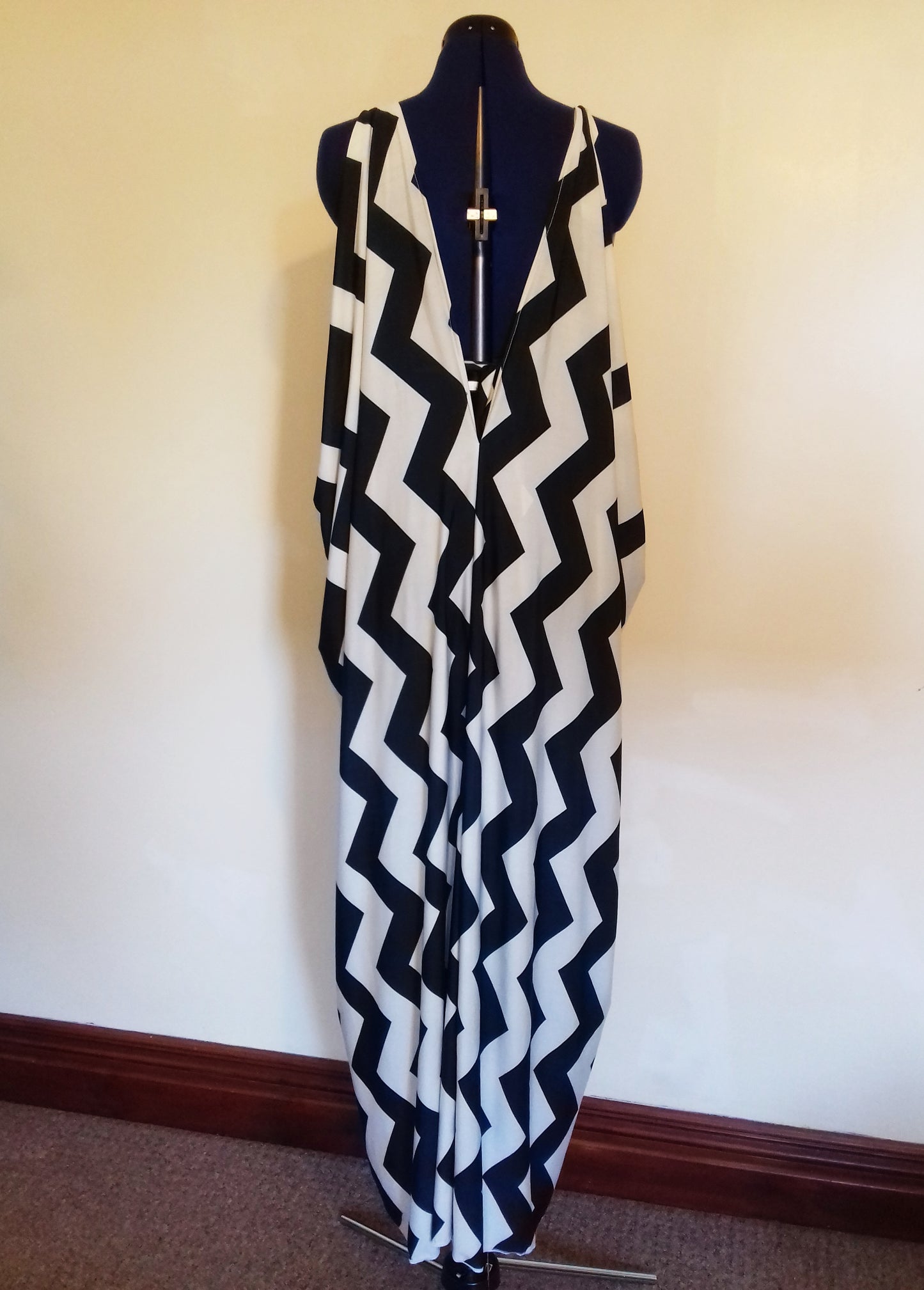 Cream / Dark Green Zig Zag Pattern Dress