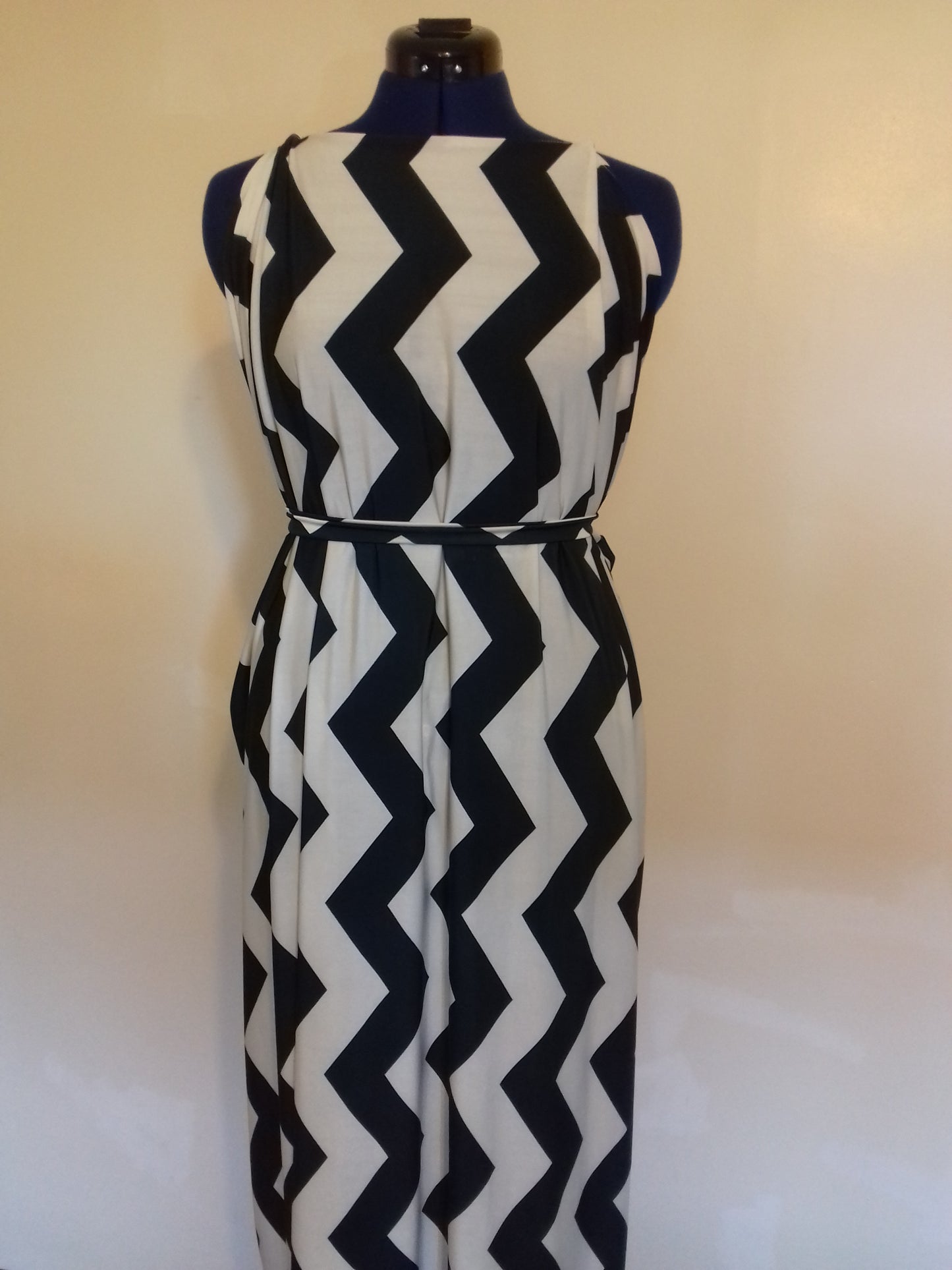 Cream / Dark Green Zig Zag Pattern Dress