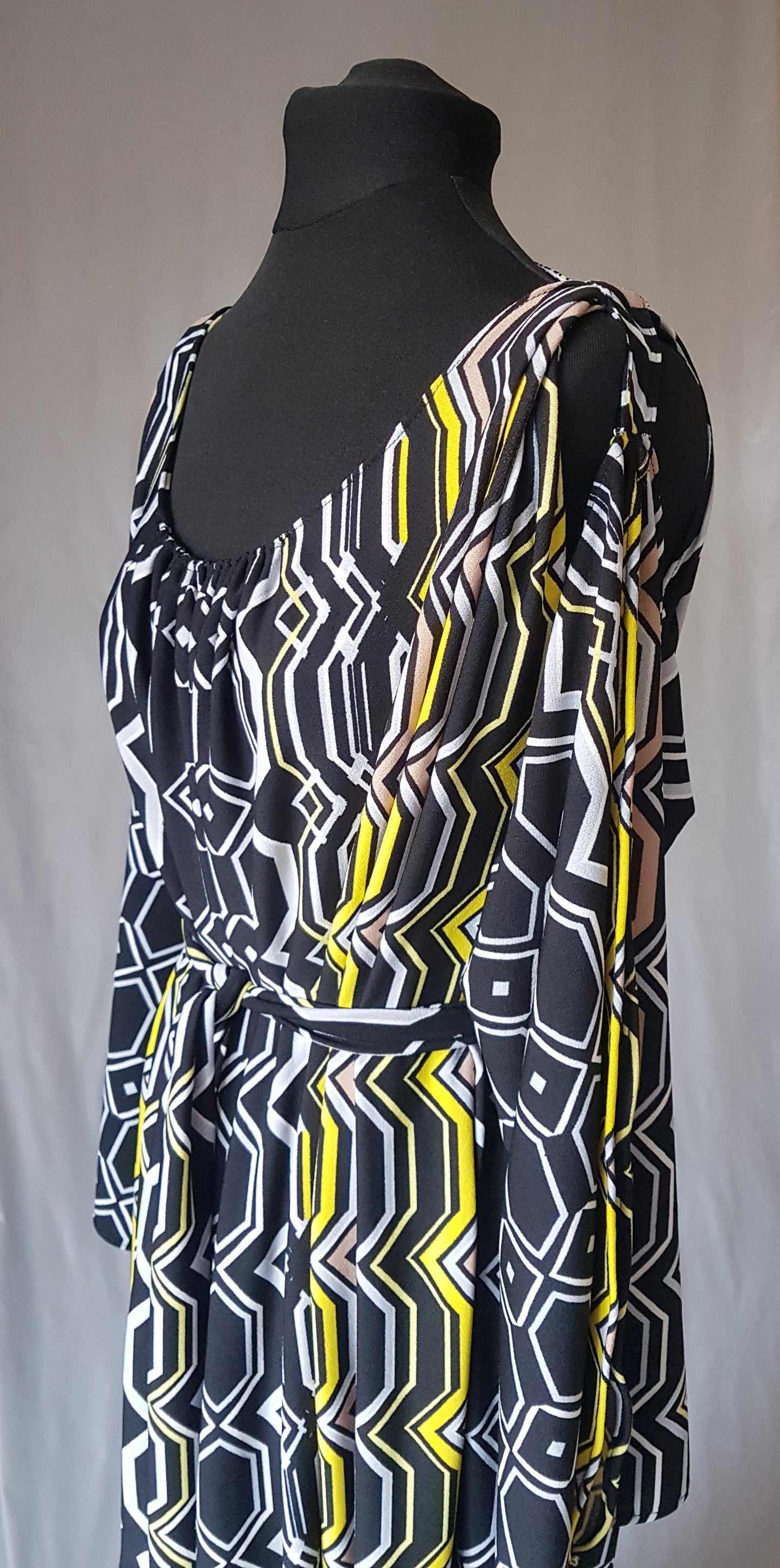 Geometric Pattern Long Sleeve Grecian Backless Dress