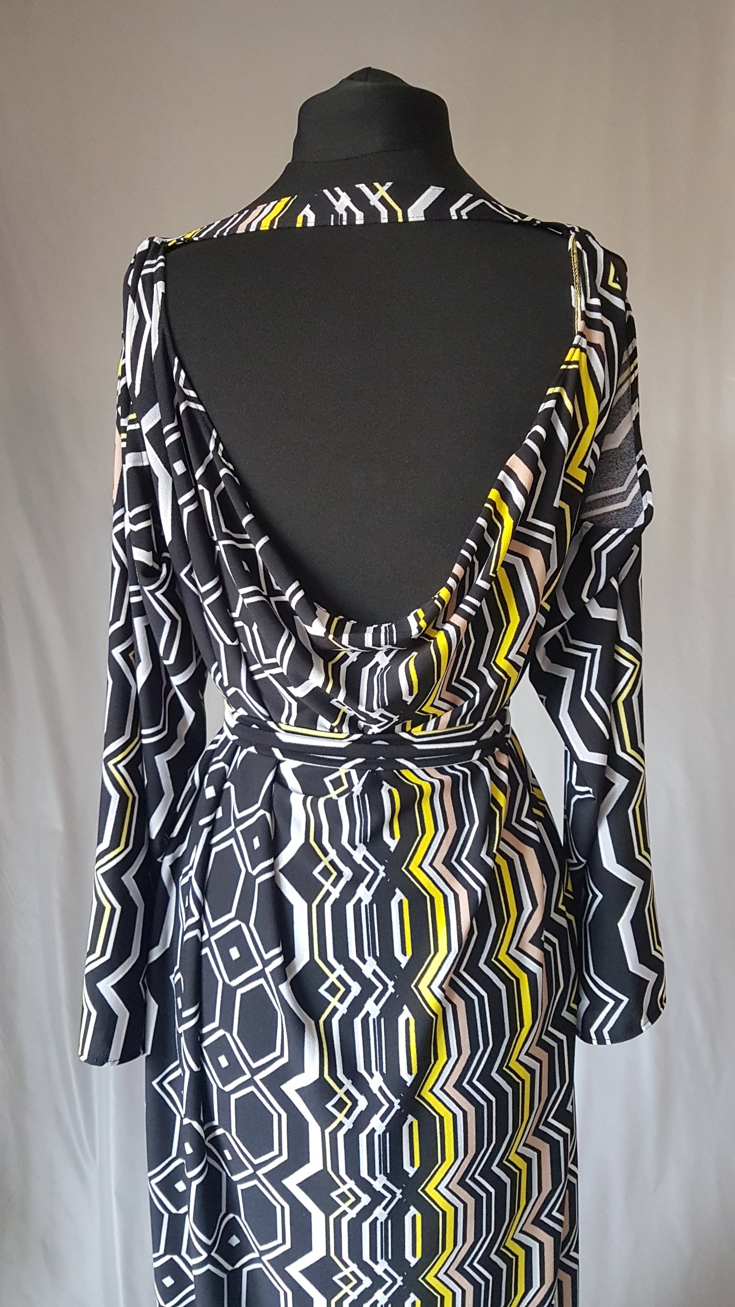 Geometric Pattern Long Sleeve Grecian Backless Dress