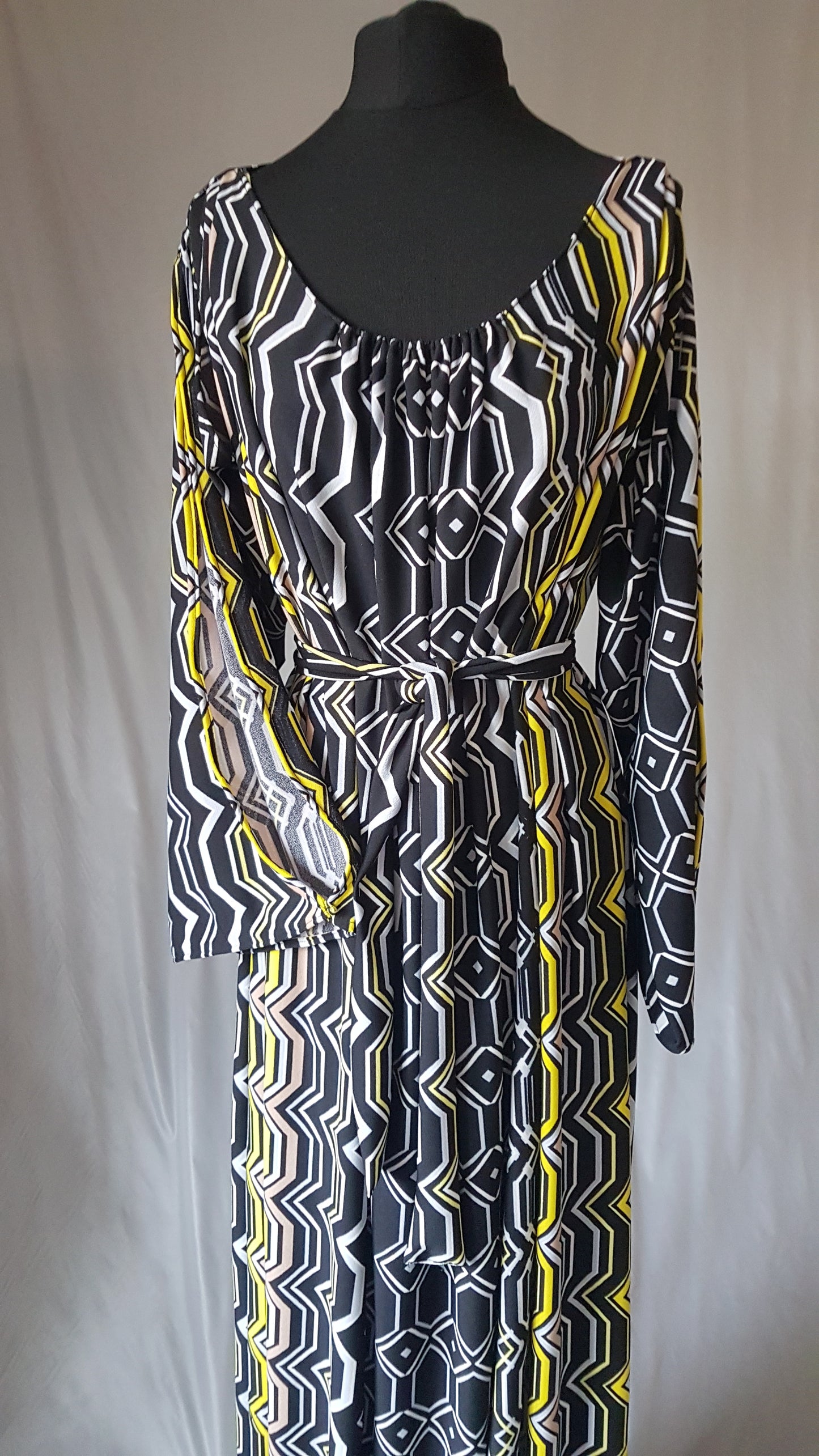 Geometric Pattern Long Sleeve Grecian Backless Dress