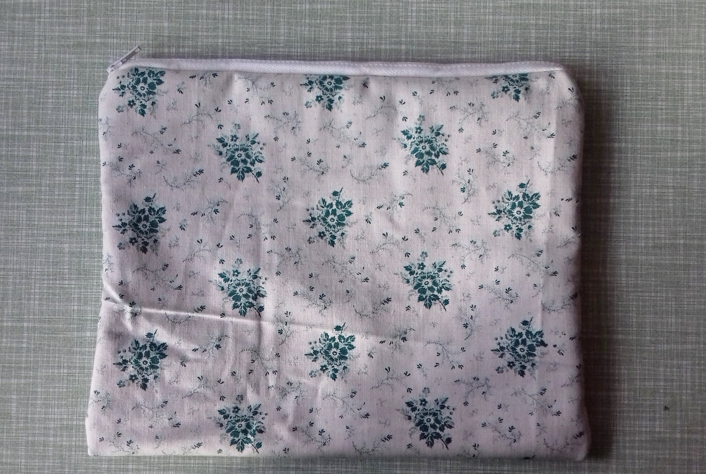 White Green Floral Vintage Tablet Bag