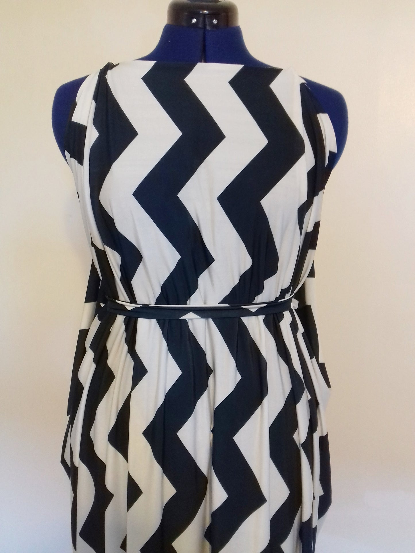 Cream / Dark Green Zig Zag Pattern Dress
