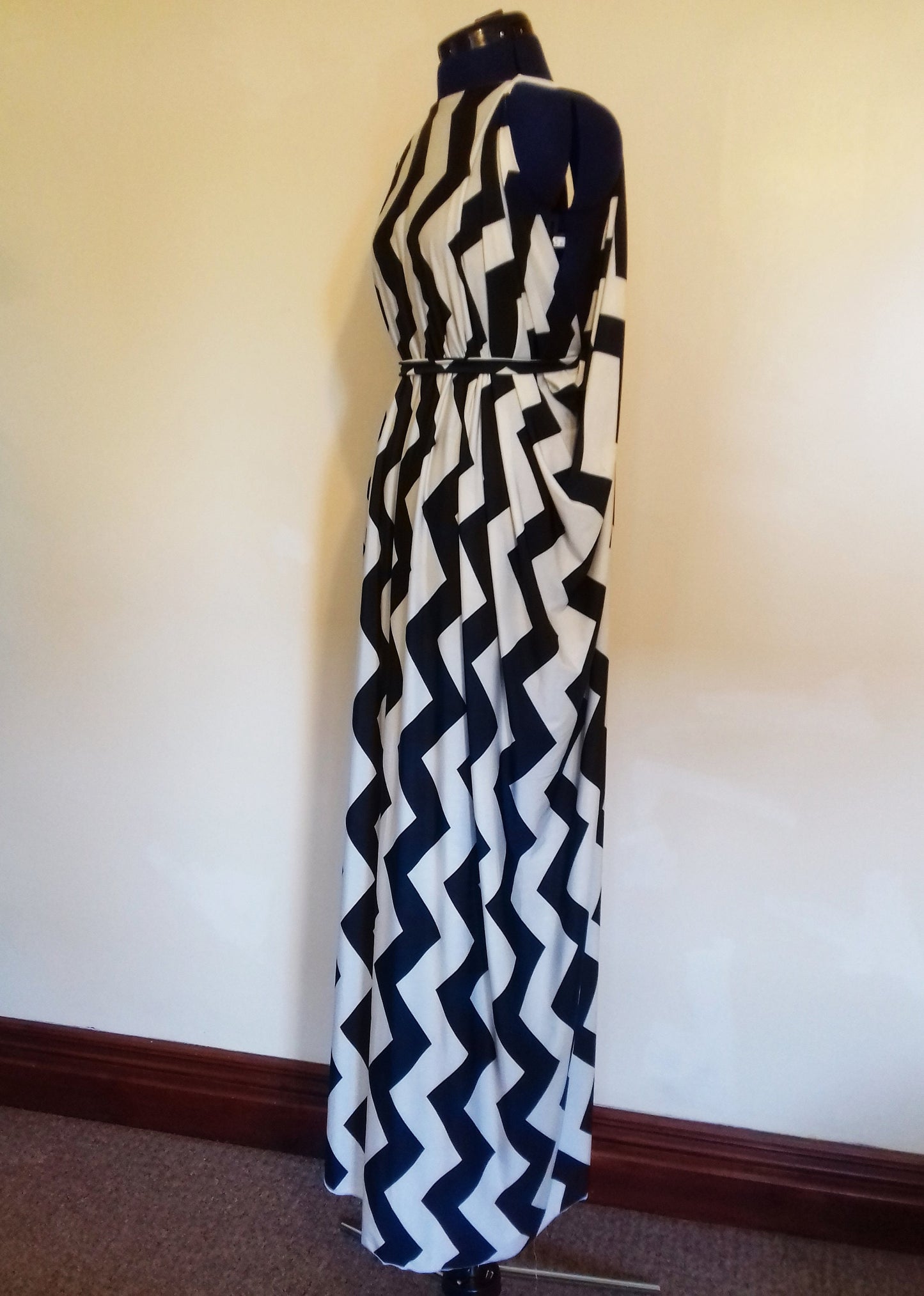 Cream / Dark Green Zig Zag Pattern Dress