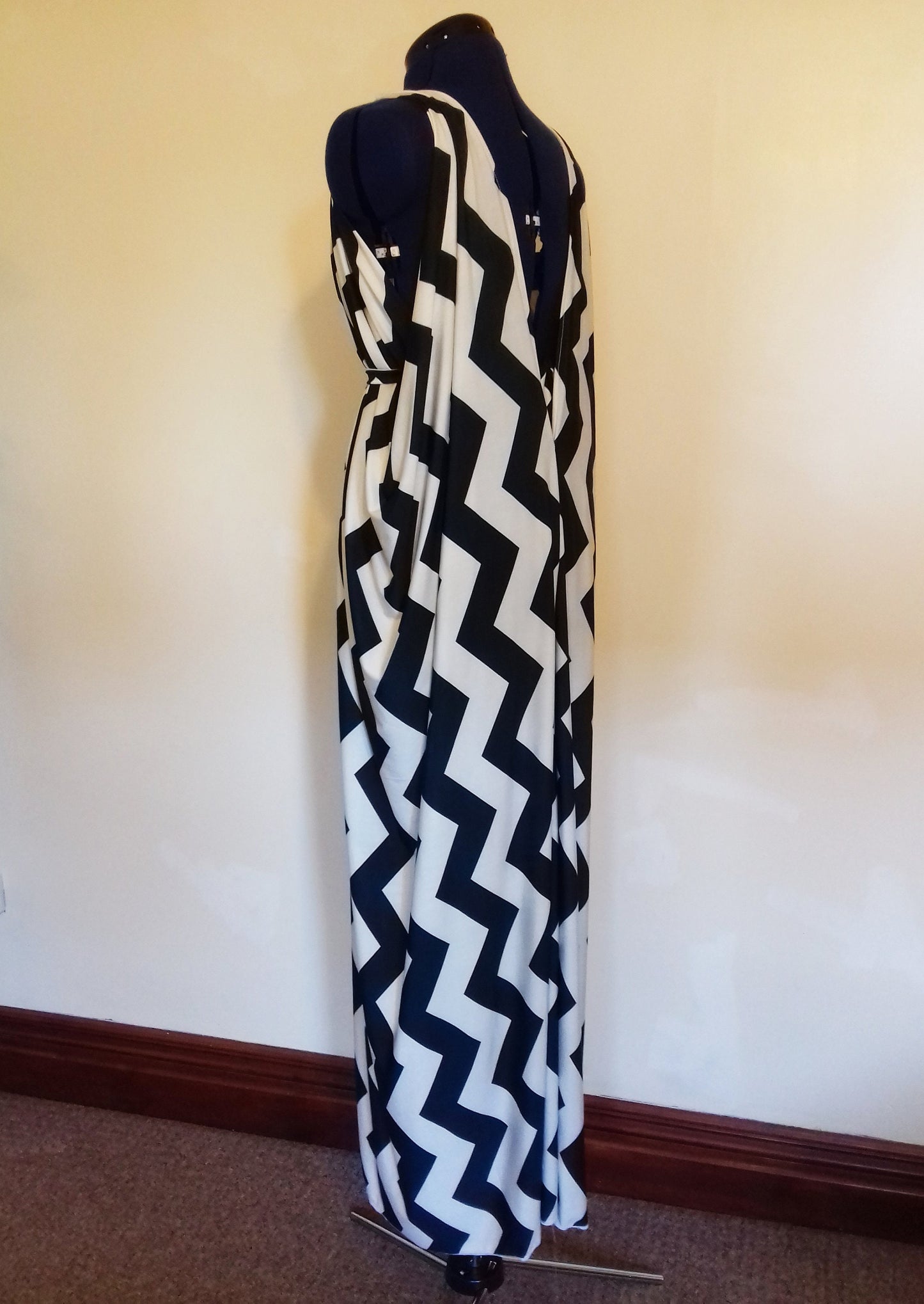 Cream / Dark Green Zig Zag Pattern Dress