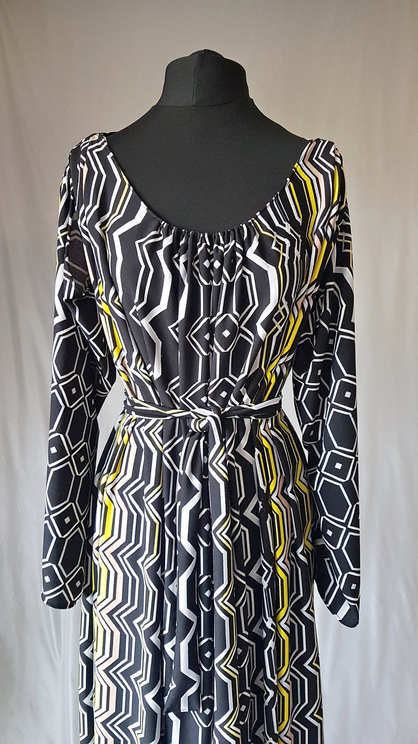 Geometric Pattern Long Sleeve Grecian Backless Dress