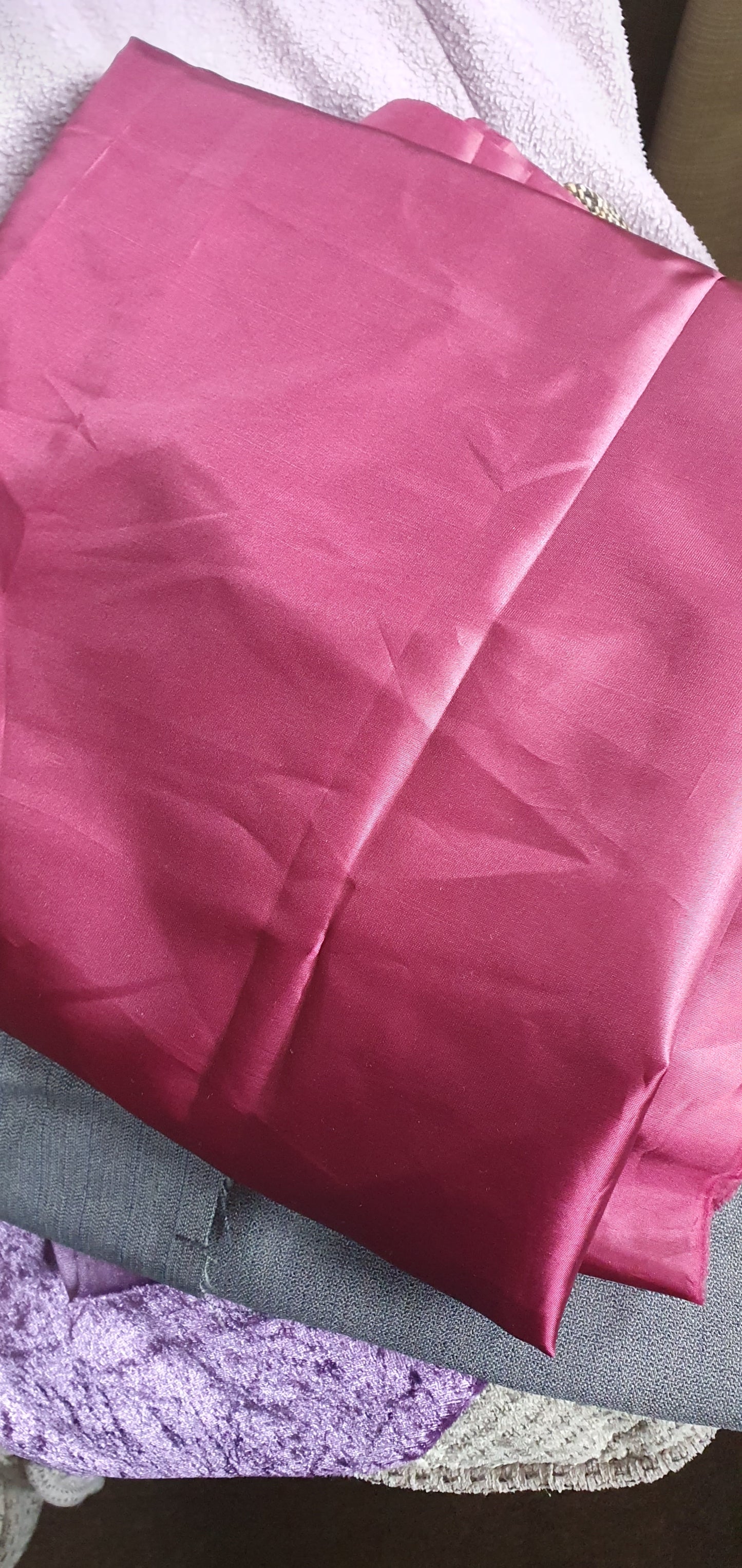 Burgundy Light Weight Silk Blend Lining Fabric Man Made Blend Remnant Per Metre