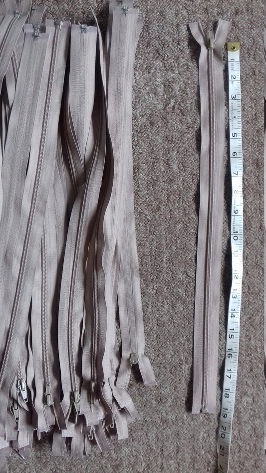 Beige nylon zip light brown 19 inch (48cm) separating open ended