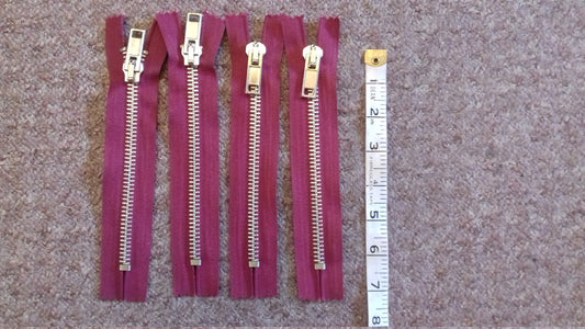 Deep raspberry zip red/burgundy chunky pale gold 6 inch (15cm) closed end Size 5