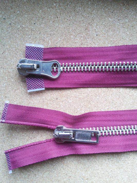 Deep raspberry zip red/burgundy very chunky heavy pale gold metal 23.5 inch (59.5cm) double ended Size 5