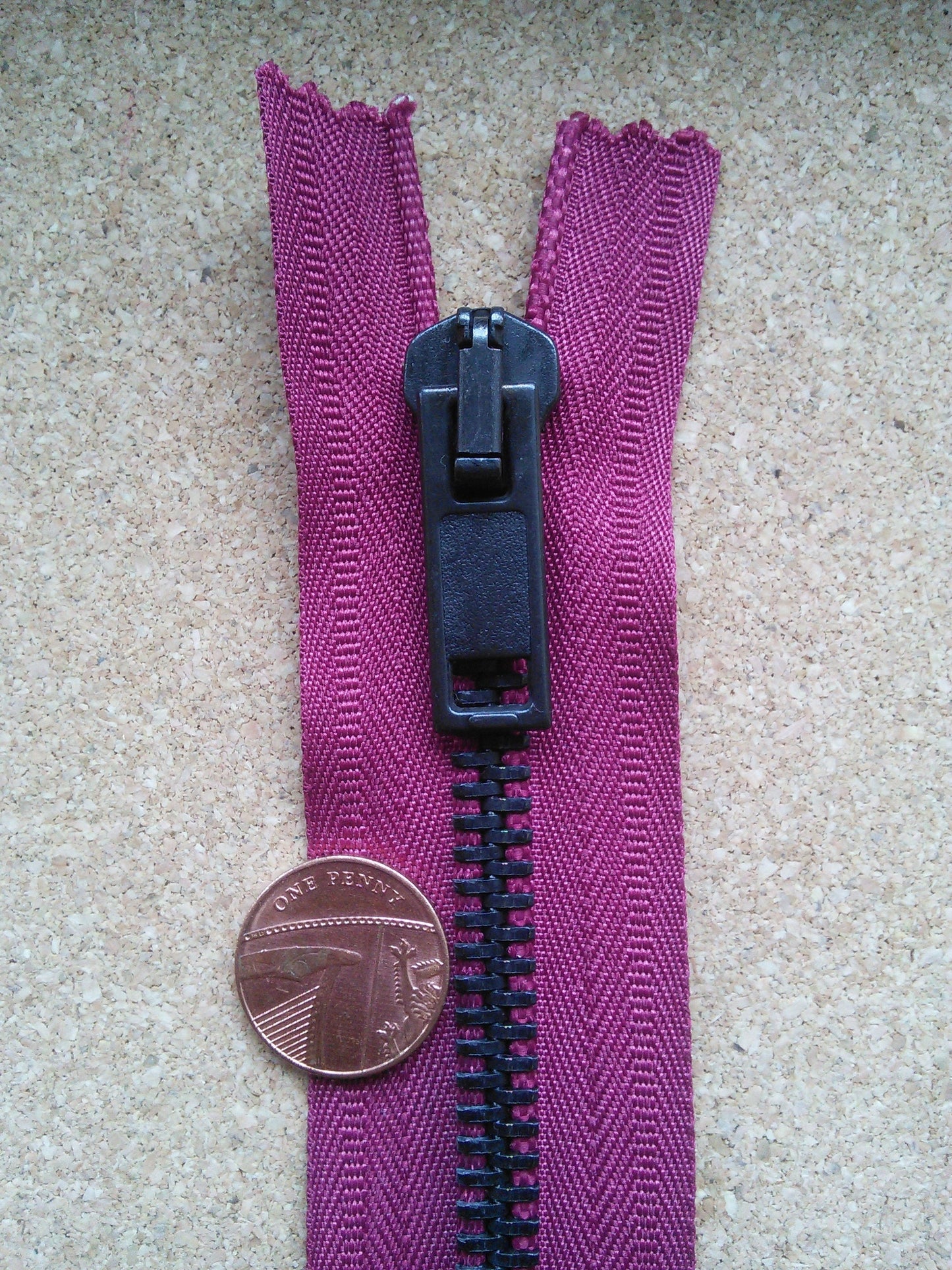 Deep raspberry zip red/burgundy very chunky heavy black metal 6 inch (15cm) closed end Size 8