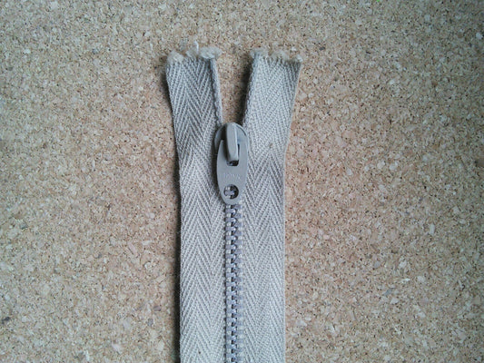 Beige New Metal Zip Vintage 20 inch (51 cm) closed end