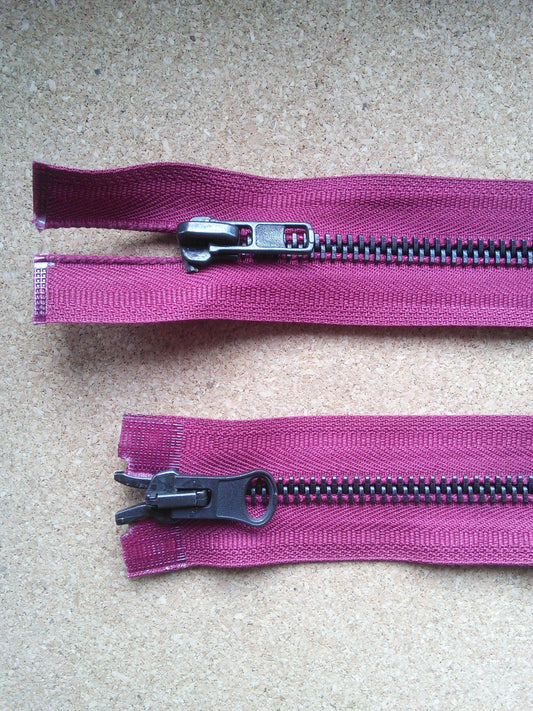 Deep raspberry zip red/burgundy chunky heavy black metal 23.5 inch (59.5cm) double ended Size 5