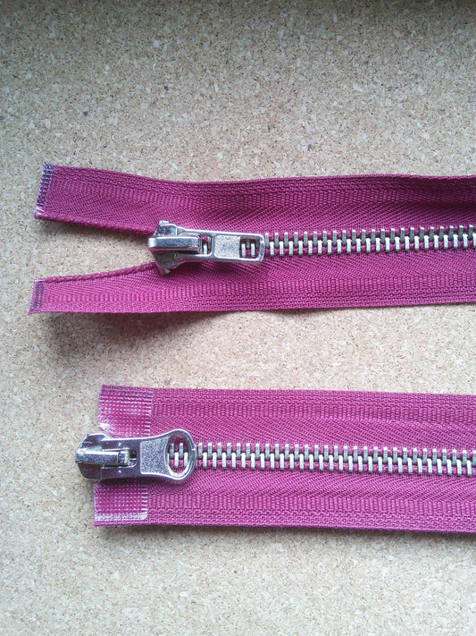 Deep raspberry zip red/burgundy chunky heavy pale gold metal 23.5 inch (59.5cm) double ended Size 8