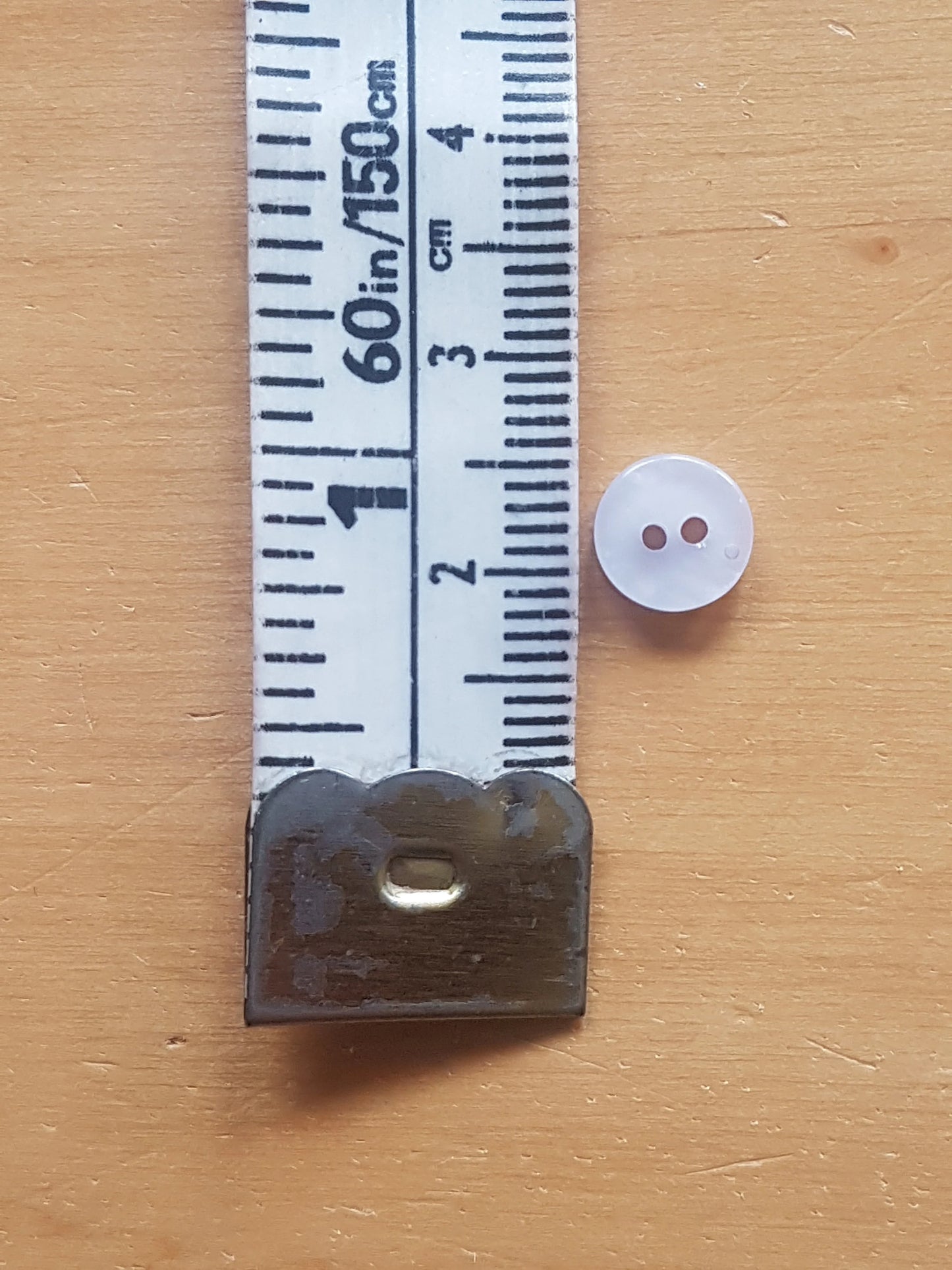8 Round Buttons White Lilac Pearlised Plastic 0.75cm