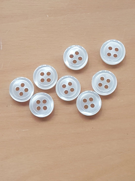 7 Round Buttons Cream/Pale Yellow/Pearlised Plastic 1.25cm