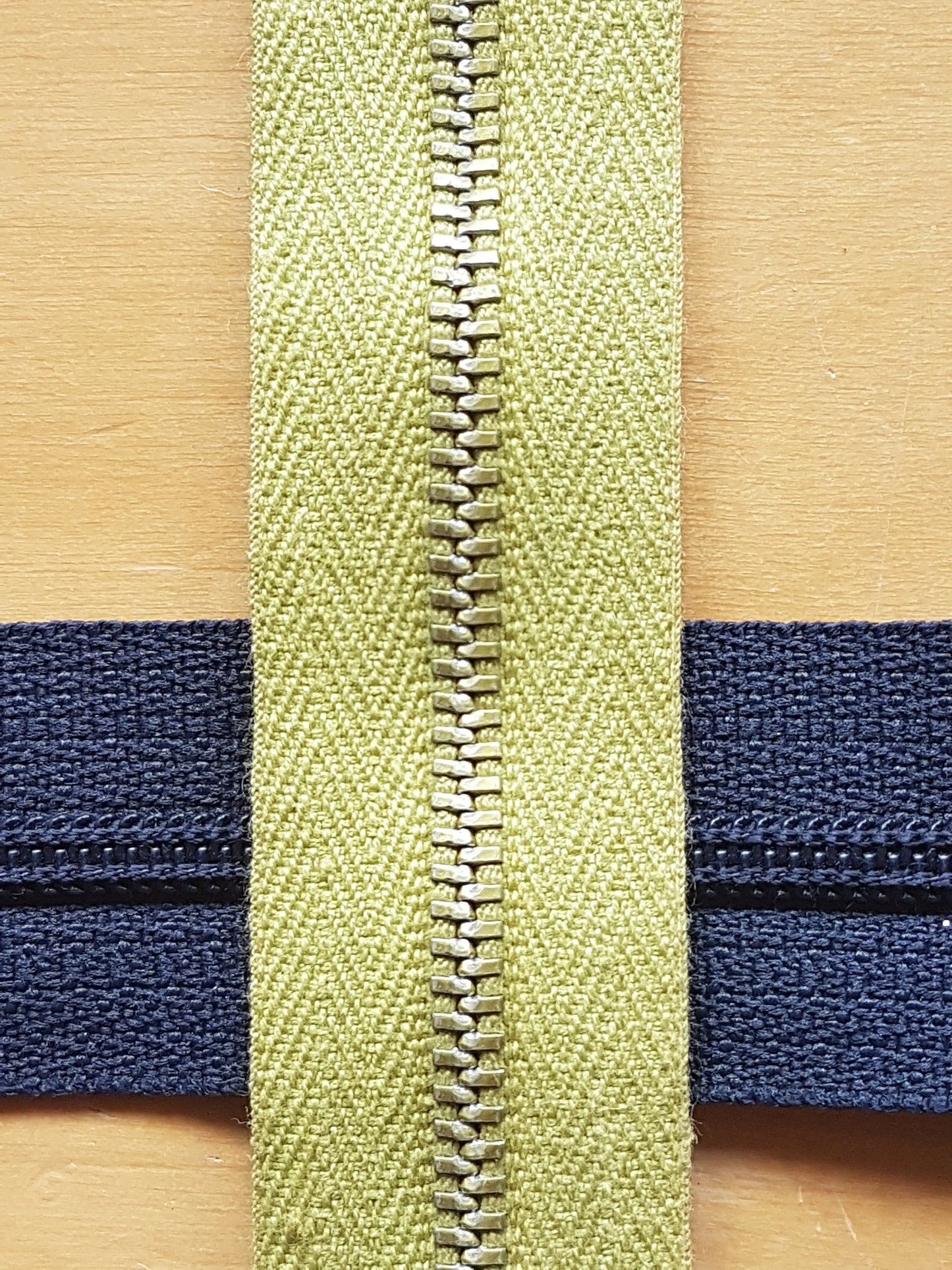 Lime green yellow metal zip vintage 21 inch (53cm) closed end