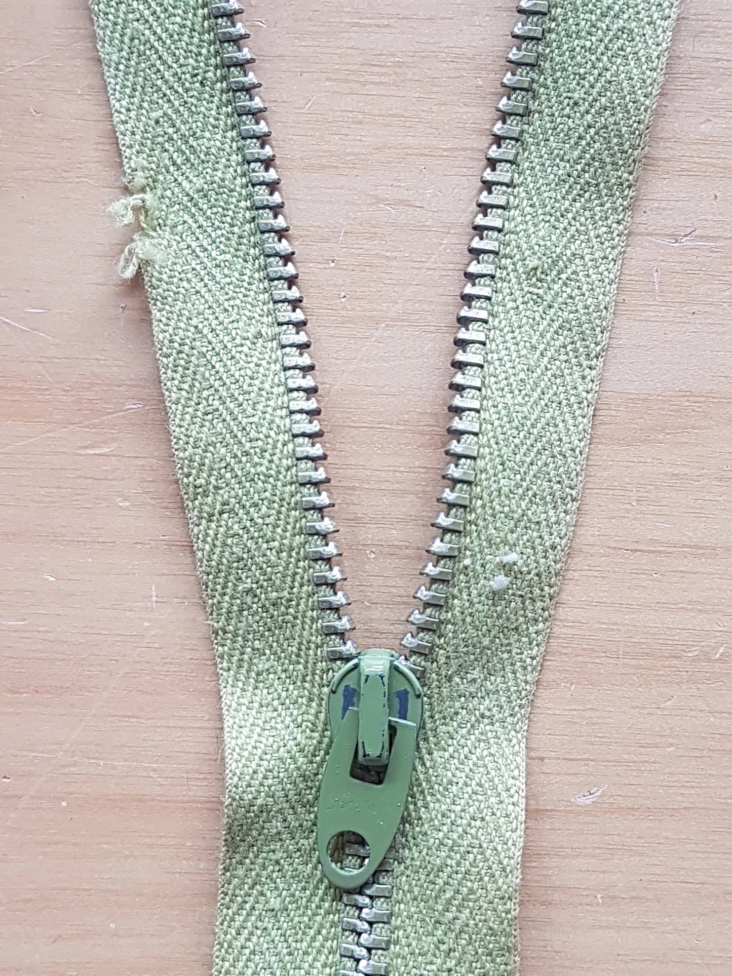 Lime green yellow metal zip vintage 21 inch (53cm) closed end