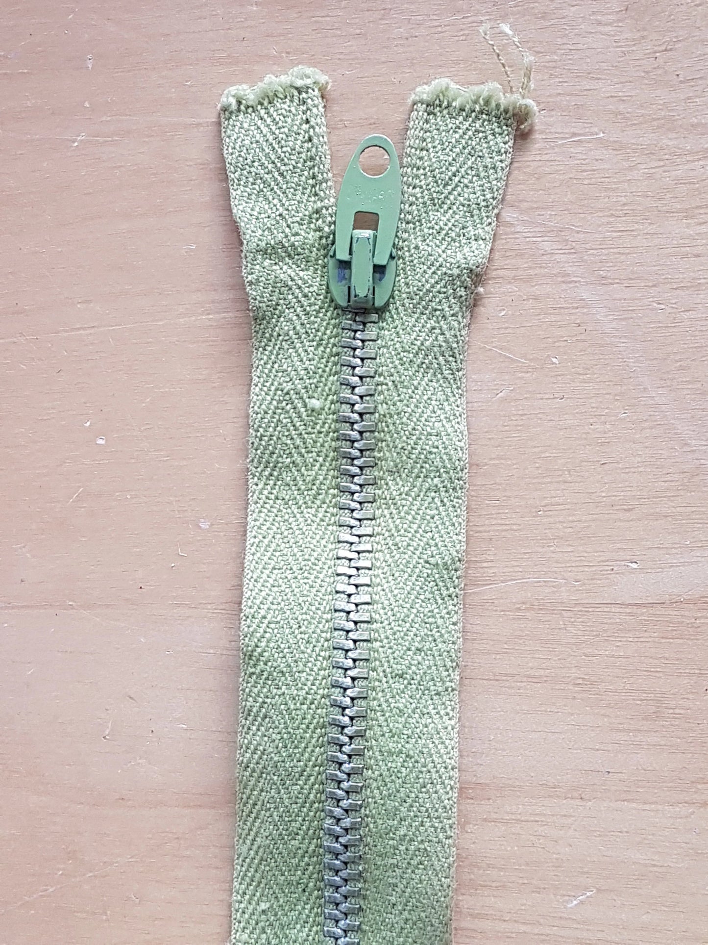 Lime green yellow metal zip vintage 21 inch (53cm) closed end