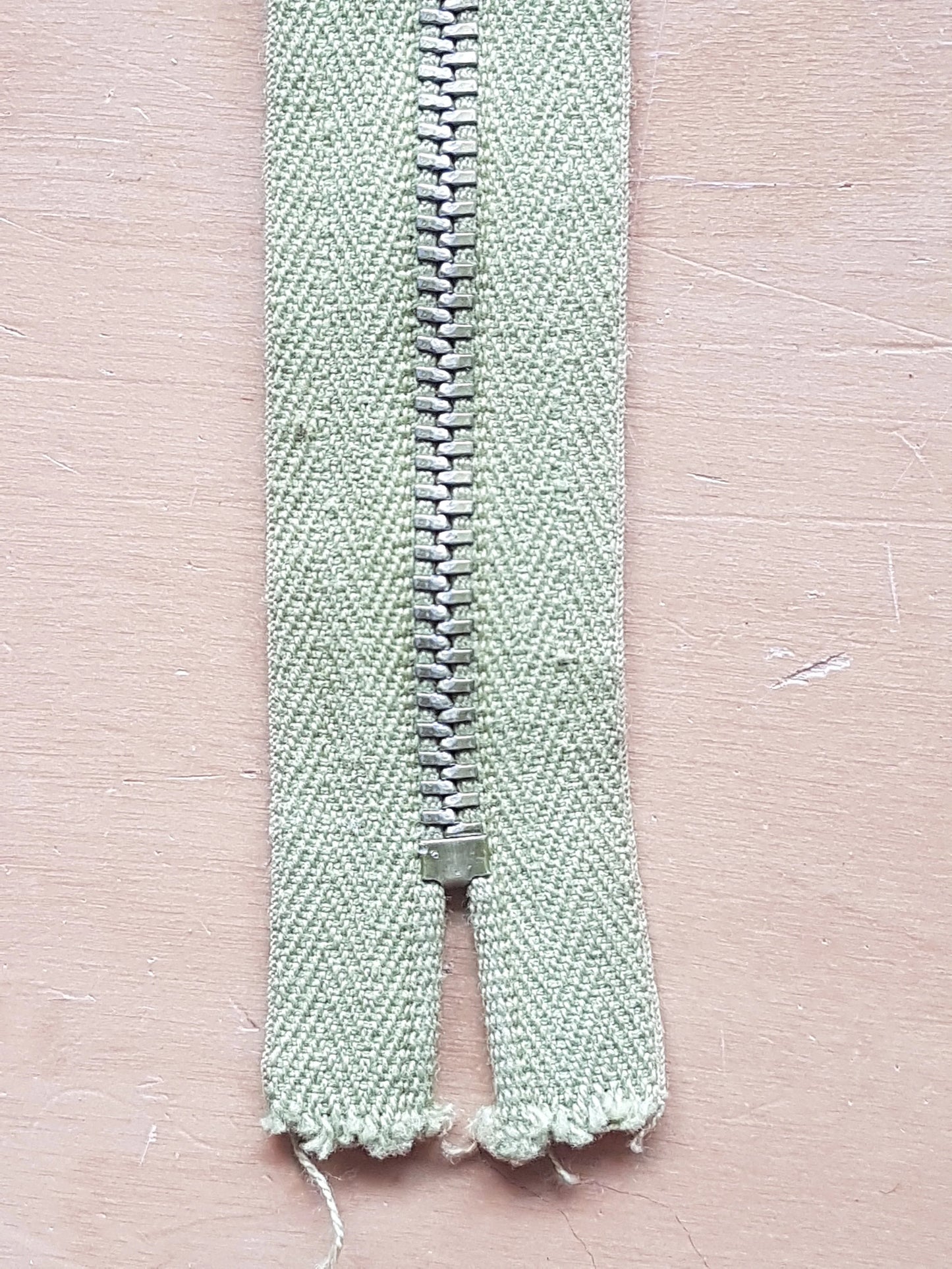 Lime green yellow metal zip vintage 21 inch (53cm) closed end
