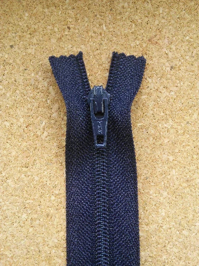 Dark blue navy nylon zip 7.5 inch (19cm) YKK closed end